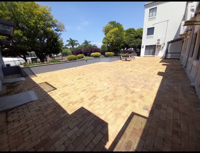 139M² OFFICE TO LET IN BRYANSTON
